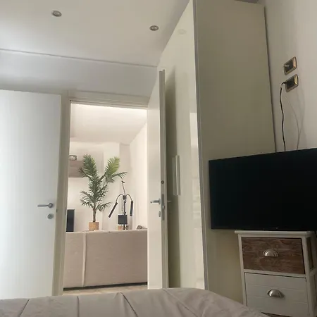 Cosy Flat Few Minutes Walk From Ariston Apartamento *